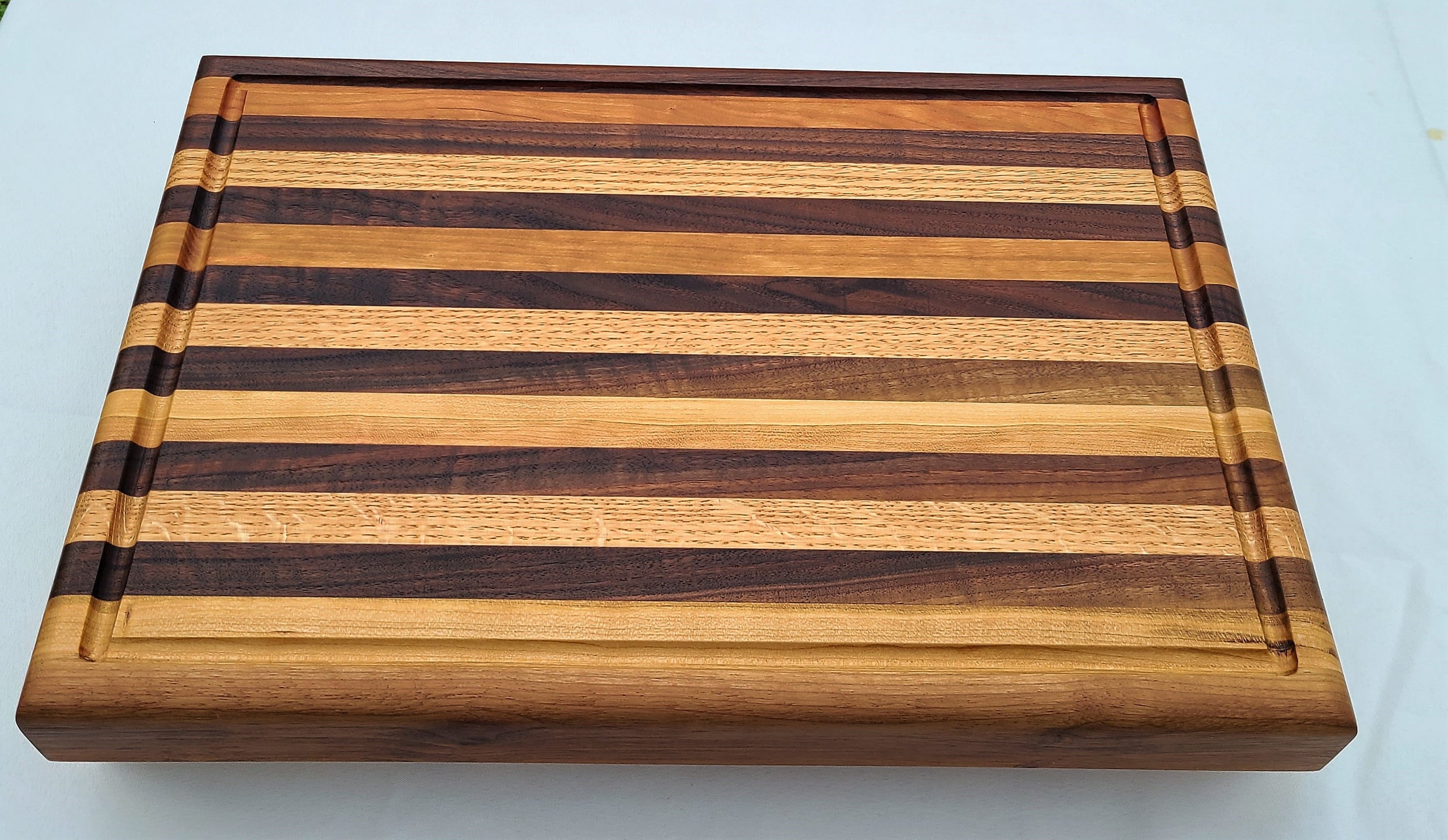 Niagara Cutlery™ Composite Wood Cutting Board 16”